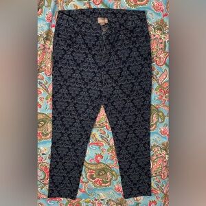 CHICOS size 2 ( US 12) pattered jeans BLUE pattern stretch